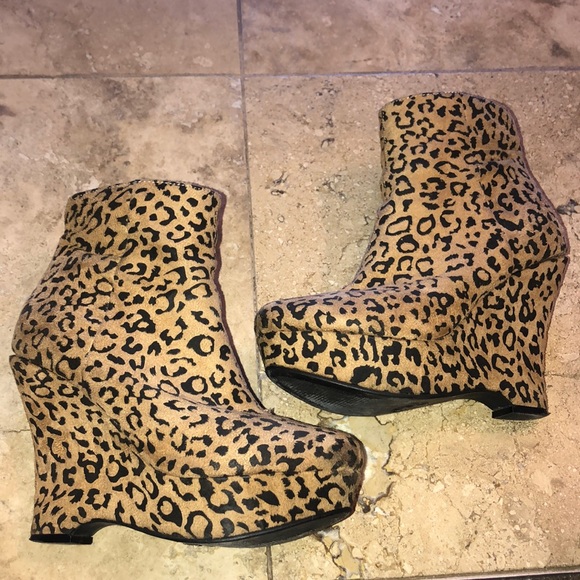 Cheetah Heeled Booties. Animal print. Platform - Picture 2 of 5